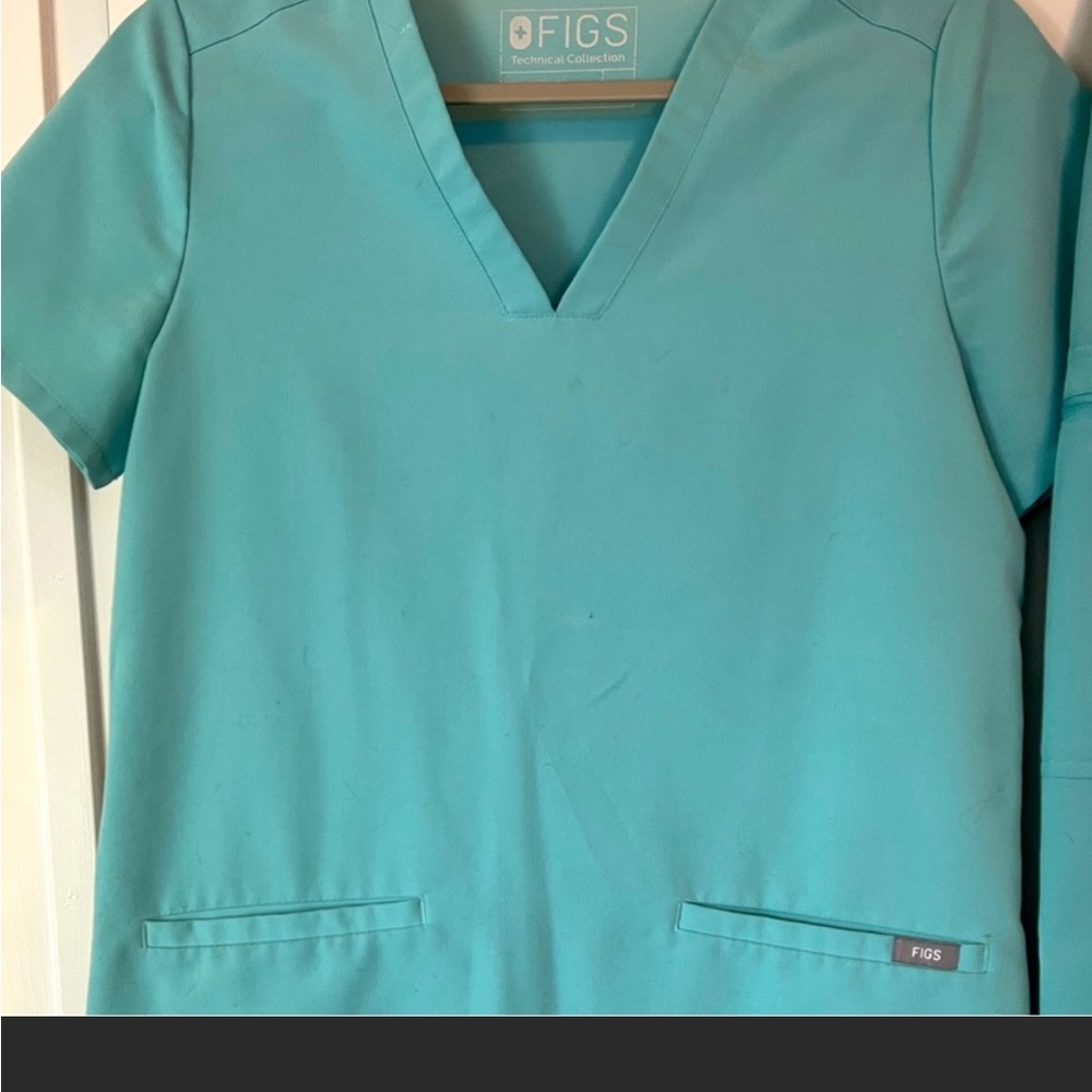 Figs Scrub Top